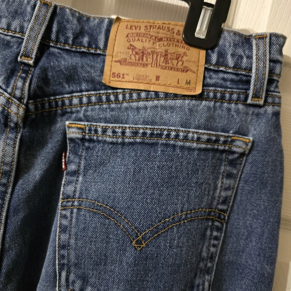 Vintage '96 Levi’s 561 Loose Fit Straight Leg Jeans, Medium Wash, Sz 12 w/ Flaws - Picture 7 of 13